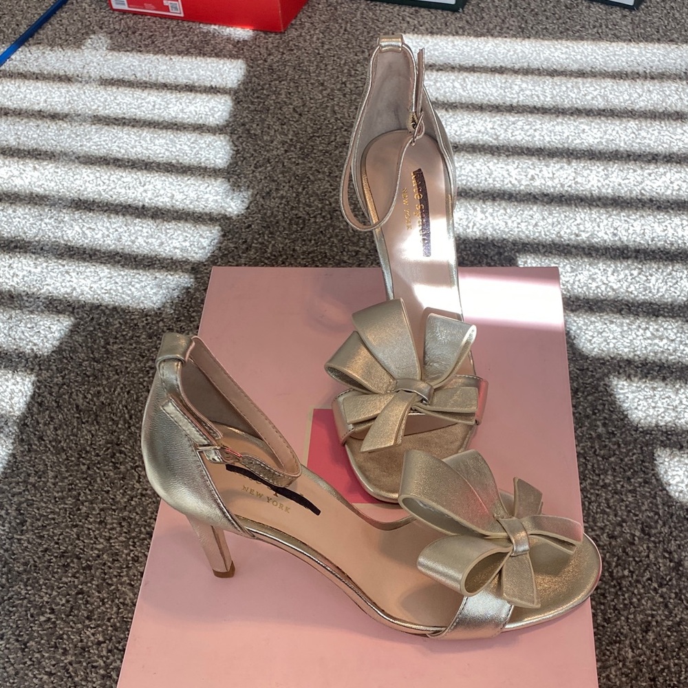 Kate Spade Gold Bow Heels - Picture 8 of 10